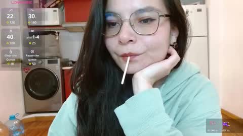 Snapshot of tiny_caroline chatting on December 2024 04:33:02 AM Tiny Caroline online show from December 2024 04:33:02 AM