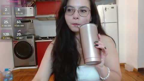 Snapshot of tiny_caroline chatting on January 2025 09:14:02 PM Tiny Caroline online show from January 2025 09:14:02 PM