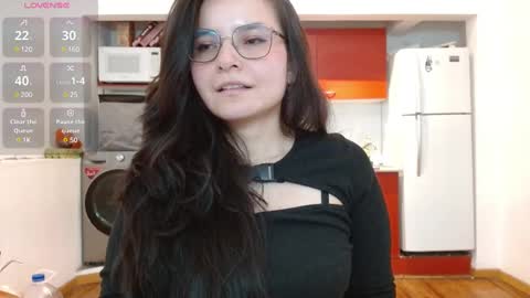 Snapshot of tiny_caroline chatting on January 2025 02:19:02 AM Tiny Caroline online show from January 2025 02:19:02 AM