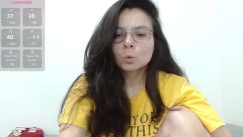 Snapshot of tiny_caroline chatting on February 2025 06:09:01 AM Tiny Caroline online show from February 2025 06:09:01 AM