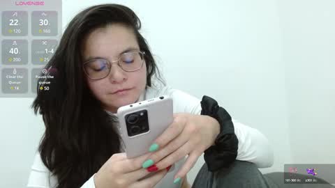 Snapshot of tiny_caroline chatting on February 2025 04:11:02 AM Tiny Caroline online show from February 2025 04:11:02 AM