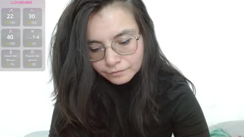 Snapshot of tiny_caroline chatting on February 2025 01:56:01 AM Tiny Caroline online show from February 2025 01:56:01 AM