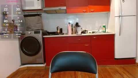 Snapshot of tiny_caroline chatting on February 2025 09:35:02 PM Tiny Caroline online show from February 2025 09:35:02 PM