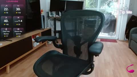 Snapshot of tiny_caroline chatting on November 2025 10:12:01 PM Tiny Caroline online show from November 2025 10:12:01 PM