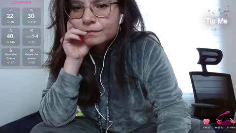 Snapshot of tiny_caroline chatting on December 2025 09:54:01 PM Tiny Caroline online show from December 2025 09:54:01 PM