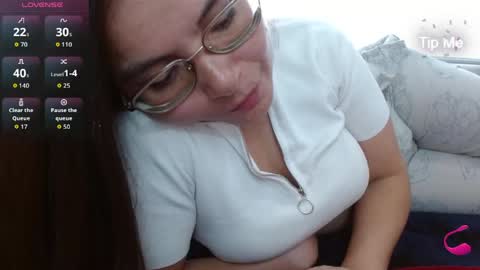 Snapshot of tiny_caroline chatting on April 2026 09:07:02 PM Tiny Caroline online show from April 2026 09:07:02 PM