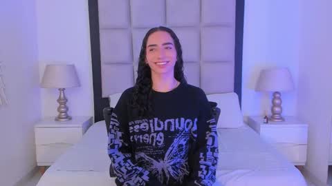 Snapshot of tiny_thomm chatting on February 2026 07:04:02 AM Thomm Independent Model online show from February 2026 07:04:02 AM