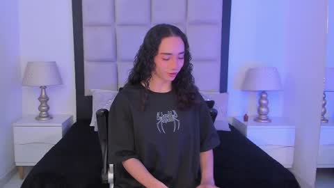 Snapshot of tiny_thomm chatting on February 2026 06:11:02 AM Thomm Independent Model online show from February 2026 06:11:02 AM