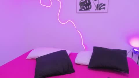 Snapshot of tinycurlqueen chatting on December 2025 01:37:02 PM TinyCurlQueen online show from December 2025 01:37:02 PM