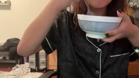 Snapshot of tinydaisy22 chatting on November 2025 08:01:01 PM tinydaisy22 online show from November 2025 08:01:01 PM