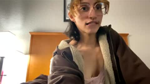 tinyhairycherry online show from April 2026 01:45:01 AM