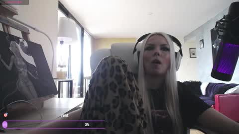 stage Kylie Sinner  brand CLITBAIT online show from April 2026 02:33:01 PM