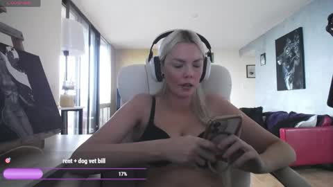 stage Kylie Sinner  brand CLITBAIT online show from May 2026 10:55:02 AM