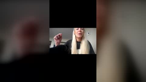 stage Kylie Sinner  brand CLITBAIT online show from May 2026 10:33:02 AM