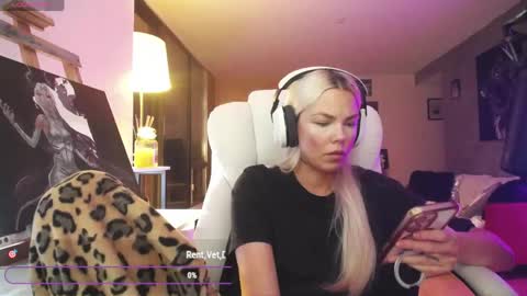 stage Kylie Sinner  brand CLITBAIT online show from May 2026 07:46:02 AM