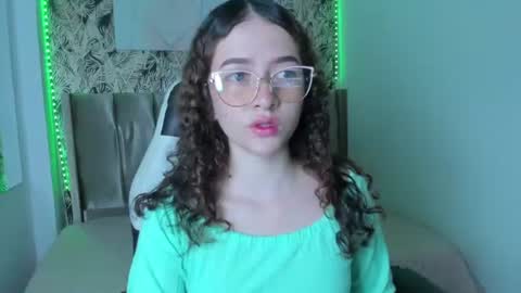 tinysophi online show from June 2026 01:10:02 PM