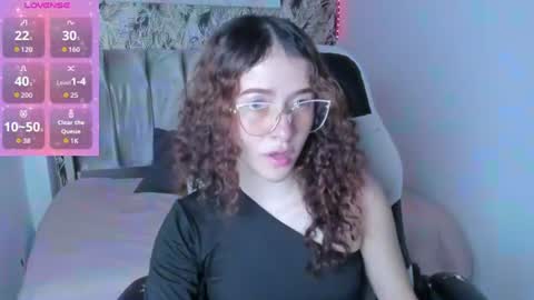 tinysophi online show from June 2026 03:25:02 PM