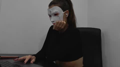 Tinks online show from November 2025 08:00:01 PM