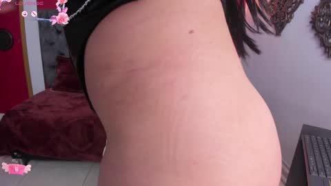 Snapshot of tisha_lau chatting on January 2025 01:52:01 PM Tisha online show from January 2025 01:52:01 PM