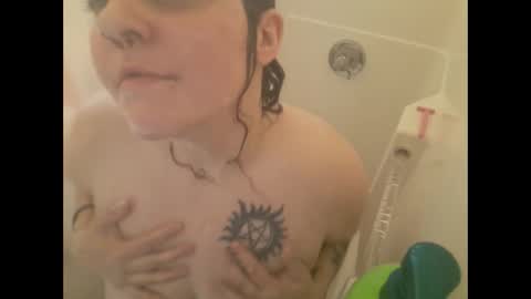 Snapshot of tittyqueen95 chatting on February 2026 12:32:01 AM tittyqueen95 online show from February 2026 12:32:01 AM