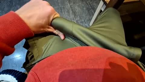 Snapshot of toadinhole chatting on December 2024 11:41:02 PM Toady online show from December 2024 11:41:02 PM