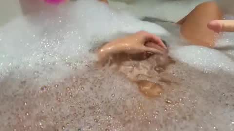 Snapshot of toadinhole chatting on November 2025 09:38:02 PM Toady online show from November 2025 09:38:02 PM