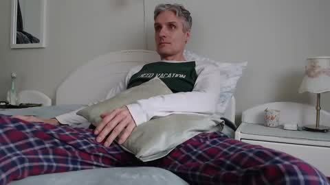 Daniel Bisexual uncut 20cm online show from March 2025 07:54:02 AM