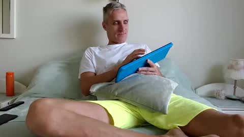 Daniel Bisexual uncut 20cm online show from September 2025 06:29:02 AM