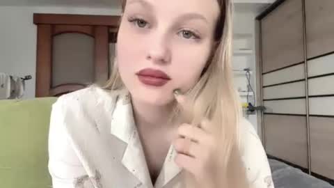 Nina online show from April 2026 08:06:01 AM