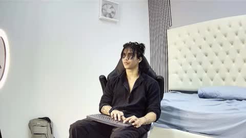 toji lee online show from November 2025 02:14:01 AM