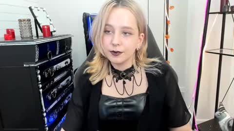 Tolli Moll online show from December 2024 03:25:02 PM