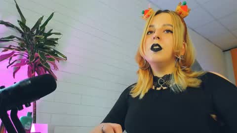 Tolli Moll online show from December 2024 03:11:01 PM