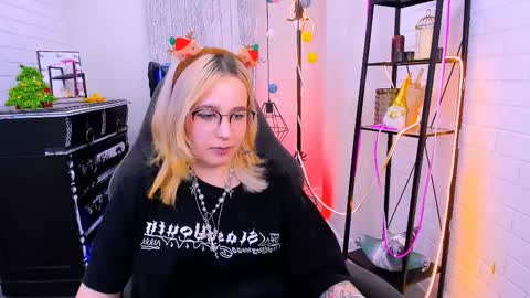 Tolli Moll online show from December 2024 12:33:02 PM