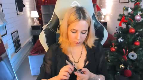 Tolli Moll online show from December 2024 04:09:01 PM