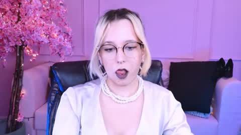 Tolli Moll online show from January 2025 05:19:01 AM