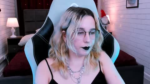 Tolli Moll online show from January 2025 11:24:01 AM