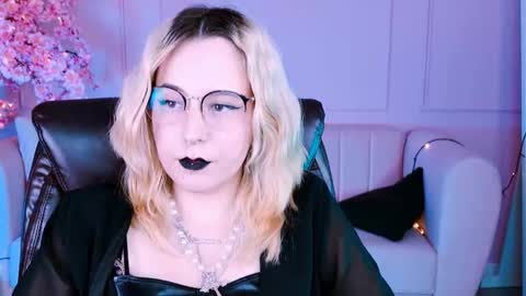 Tolli Moll online show from January 2025 11:45:02 AM