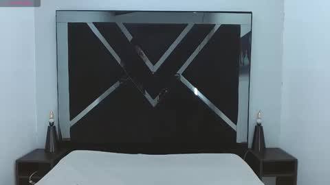 tom_0002 online show from December 2025 12:43:01 PM