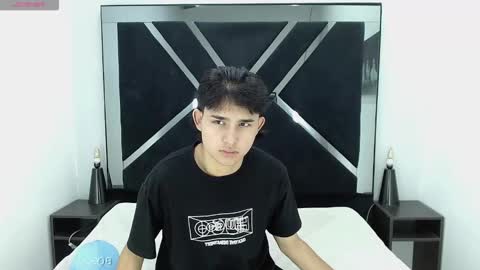 tom_0002 online show from December 2025 12:33:02 PM