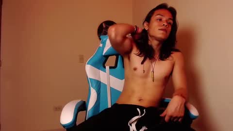 Snapshot of tom_1945 chatting on October 2025 03:39:02 AM tom online show from October 2025 03:39:02 AM