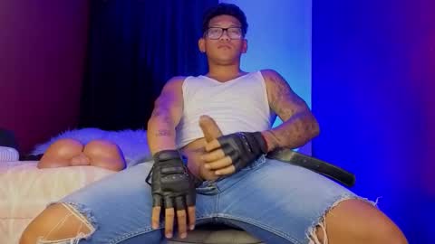 Tom online show from October 2025 01:36:02 AM