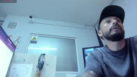 Snapshot of tom_cooper_1 chatting on June 2026 03:27:02 AM Master of pleasure online show from June 2026 03:27:02 AM