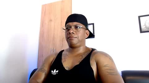 Snapshot of tom_miller chatting on February 2025 08:33:02 AM Tom Miller online show from February 2025 08:33:02 AM