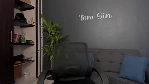 Snapshot of tom_sin_ chatting on December 2024 11:46:01 PM Tom Sin online show from December 2024 11:46:01 PM