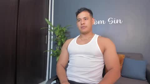 Snapshot of tom_sin_ chatting on December 2024 09:00:02 PM Tom Sin online show from December 2024 09:00:02 PM