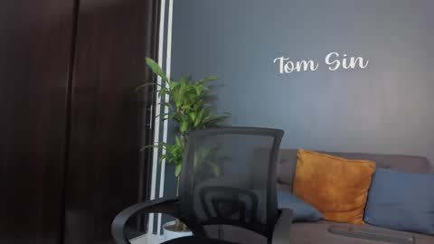 Snapshot of tom_sin_ chatting on December 2024 06:57:01 PM Tom Sin online show from December 2024 06:57:01 PM