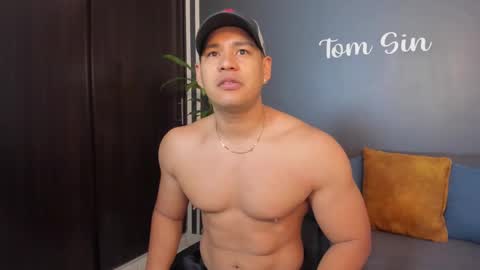 Snapshot of tom_sin_ chatting on January 2025 12:57:02 PM Tom Sin online show from January 2025 12:57:02 PM