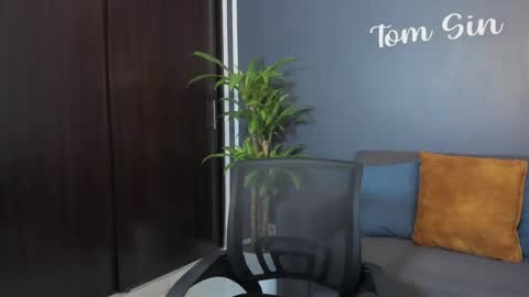 Snapshot of tom_sin_ chatting on January 2025 08:00:01 PM Tom Sin online show from January 2025 08:00:01 PM