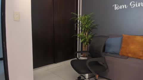 Snapshot of tom_sin_ chatting on February 2025 01:15:02 AM Tom Sin online show from February 2025 01:15:02 AM