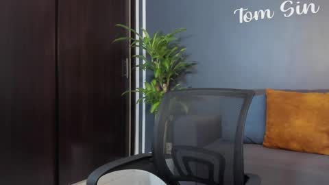 Snapshot of tom_sin_ chatting on February 2025 09:35:02 PM Tom Sin online show from February 2025 09:35:02 PM